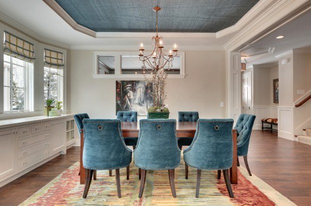 plafond suspendu design chaise de cuisine fauteuil bleu lampe suspendue design déco fleurs