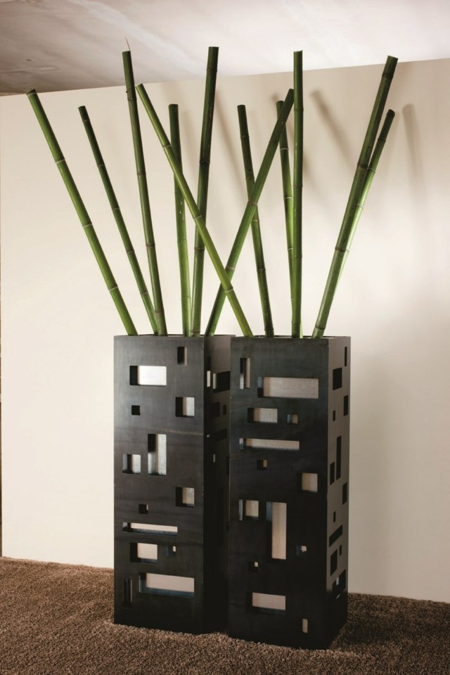 bac à fleurs design noir blanc bambou idée plante