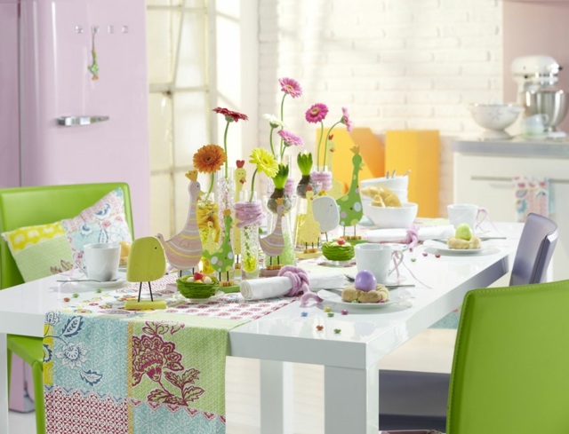 déco printemps table de Pâques objets design fleurs bouquet de fleurs 
