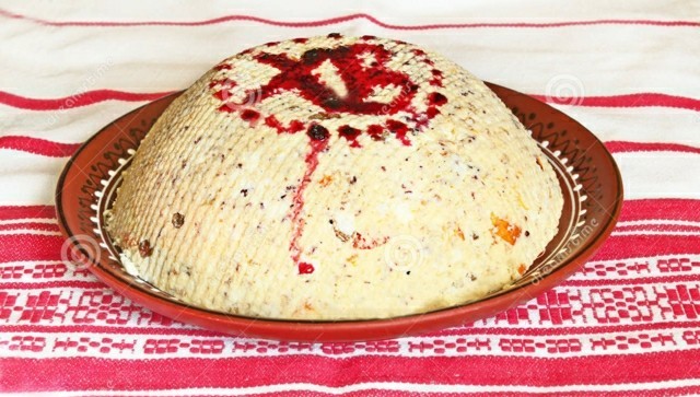 pâques plat traditionnel dessert de pâques russe au lait et aux noix
