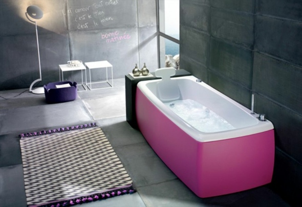 salle de bain baignoire rose