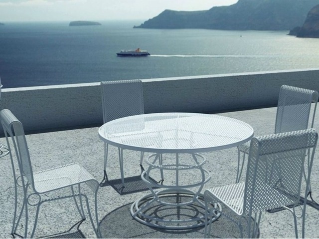 table ronde jardin design verre métal blanche chaise confortable beau 