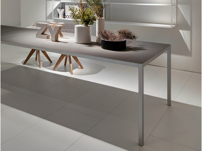 table grise design rectangulaire en aluminium Fattorini Rizzini Partners 
