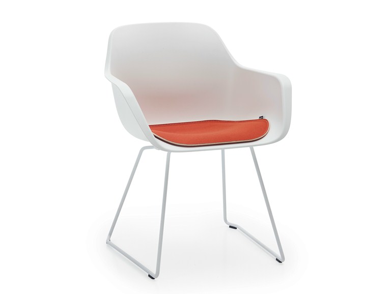 chaise de jardin design blanche coussin orange table et chaise de jardin