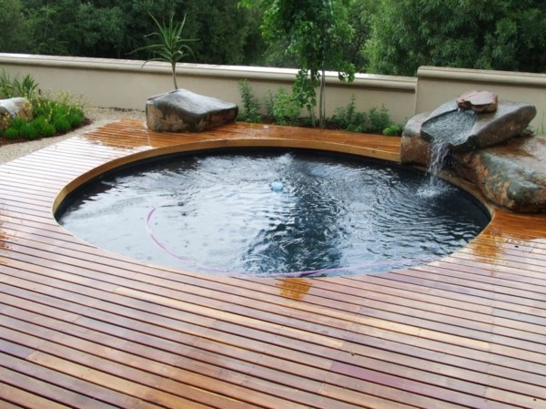 terrasse bois piscine ronde