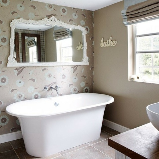 vue salle bain couleur beige papier peint