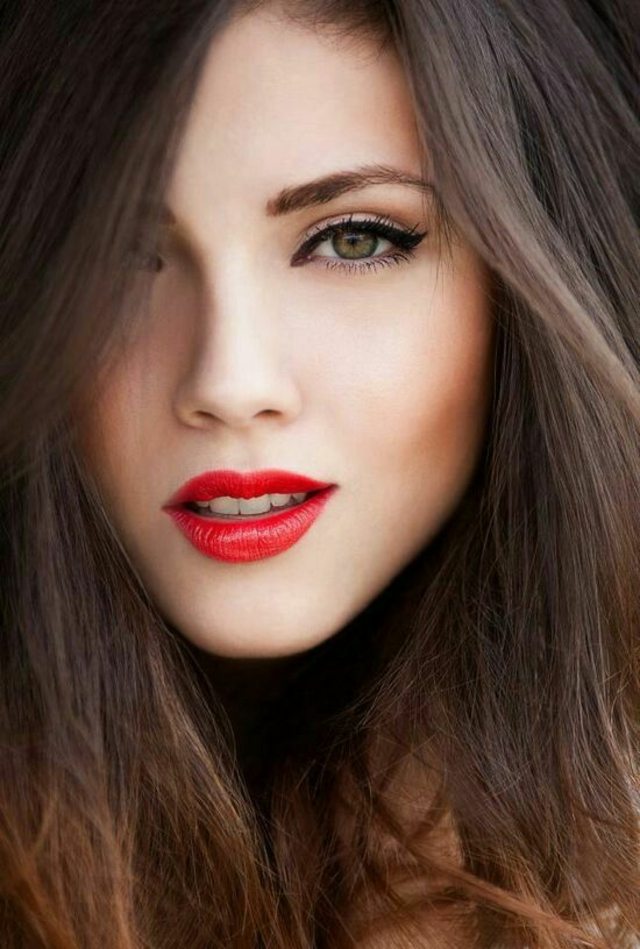 maquillage yeux verts idée originale style rétro rouge à lèvre élégant
