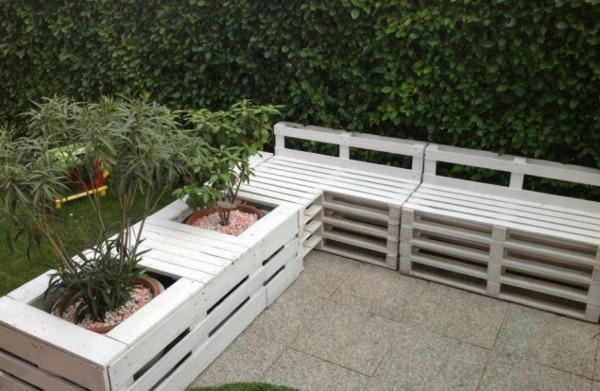 mobilier en palettes meubles en palettes banc palette jardin aménagement plante bois