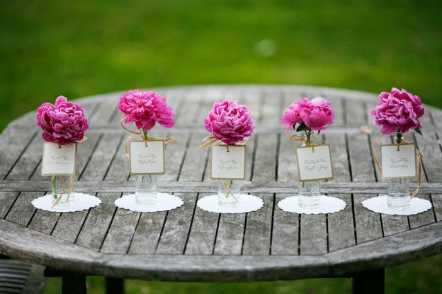 thème mariage petit bouquet rose minimaliste