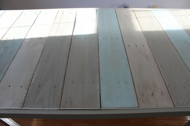 bureau en bois palettes colorées bleu idée de bricolage de bureau facile DIY
