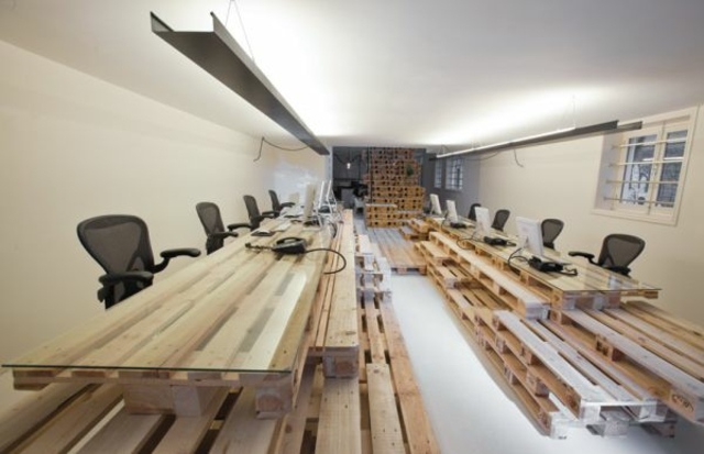bureau en bois idée aménagement espace de travail environnement chaise érgonomique