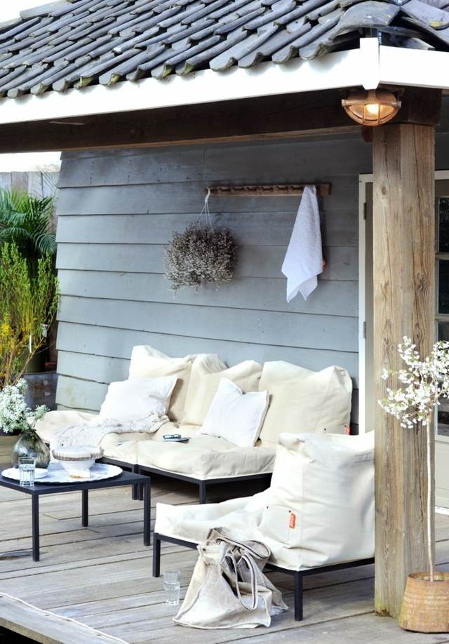 extérieur design scandinave minimaliste moderne coussins table de jardin en bois mobilier de jardin design