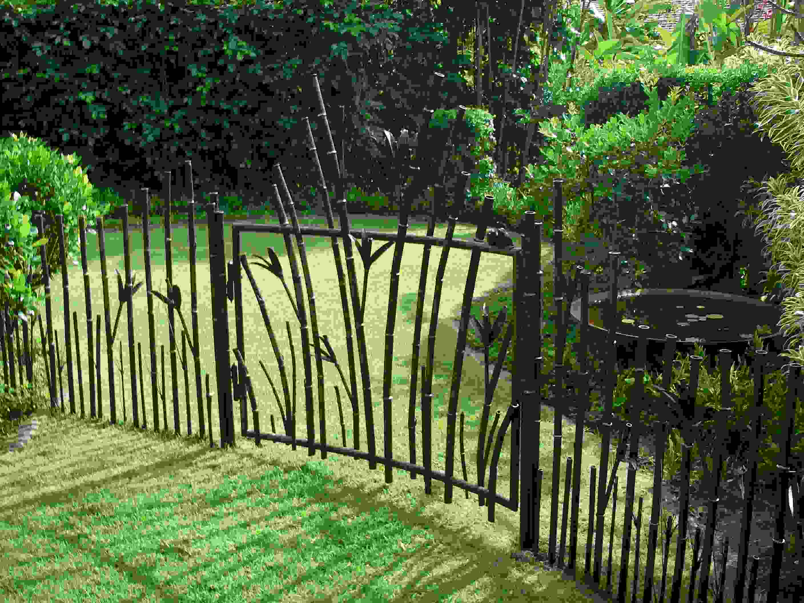 clôture jardin bambou idée extérieur moderne 