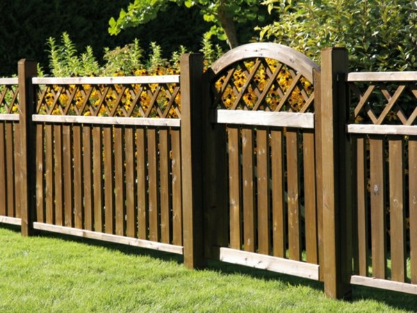 clôture de jardin bois ajourée portail