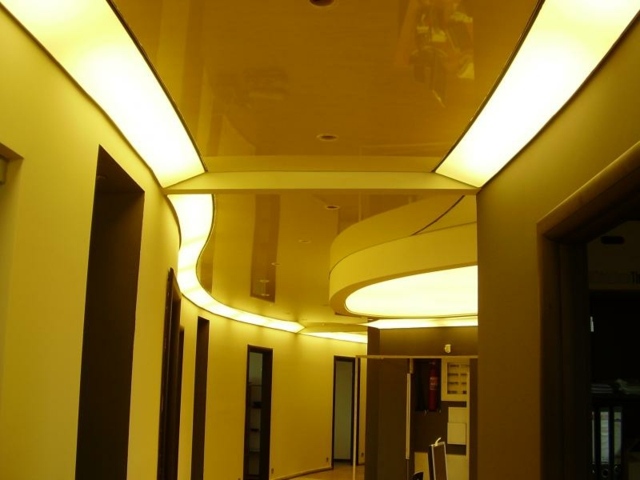 couleur jaune plafond suspendue