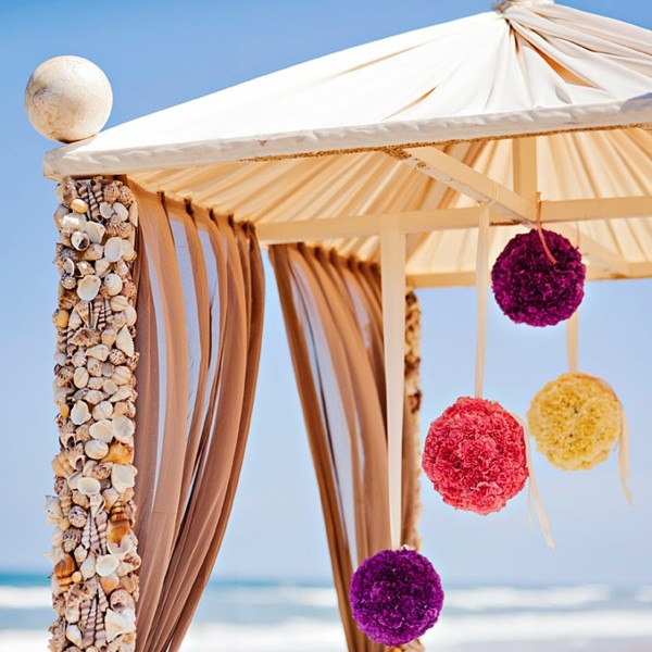 mariage au bord de la mer idée boule de décoration plage