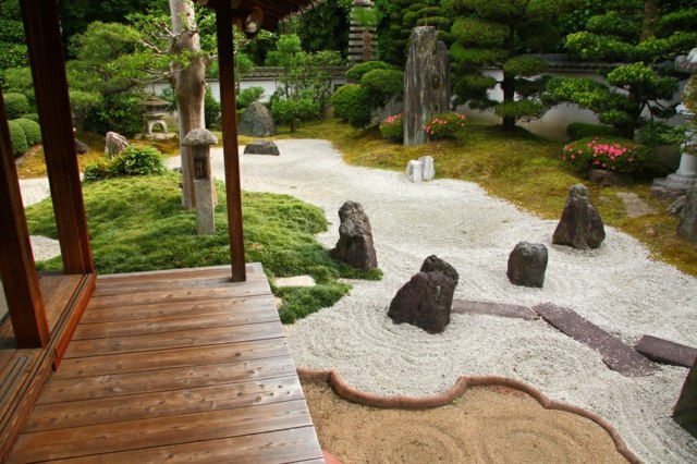 jardin décoration pierre revêtement grosse pierre déco 
