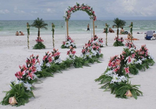 décoration plage mer idée arche de fleurs 