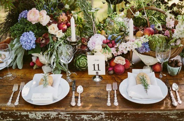déco originale table de mariage fleurs et fruits 