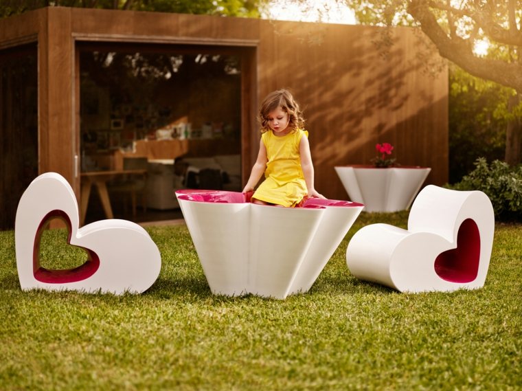 fauteuils de jardin en forme de coeur agatha design