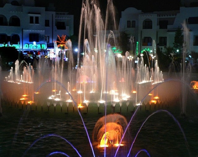 fontaine éclairée de LED multicolores