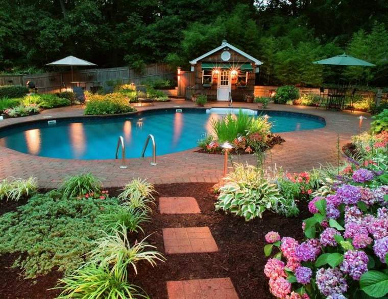 idée aménager jardin piscine allée de jardin 