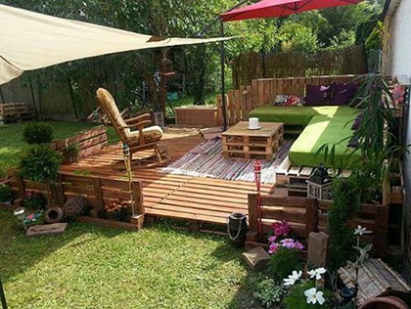jardin aménagement mobilier idée table palette bois fauteuil canapé pas cher 