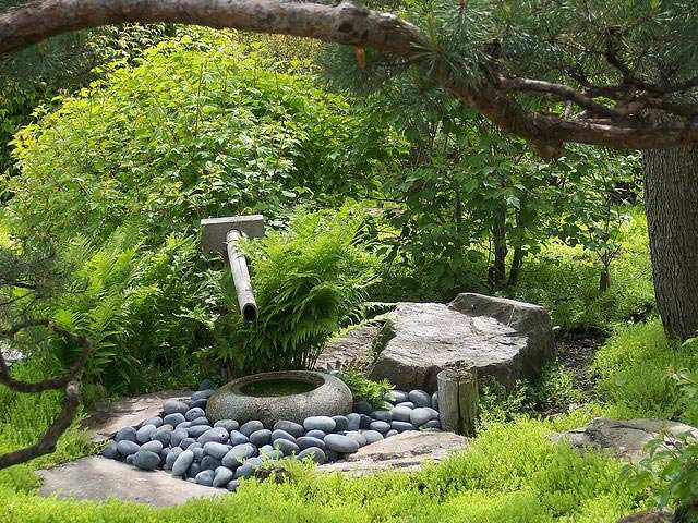 déco jardin pierre idée fontaine cailloux aménagement jardin 