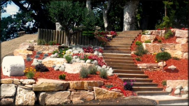 jardin pierres fleurs escalier