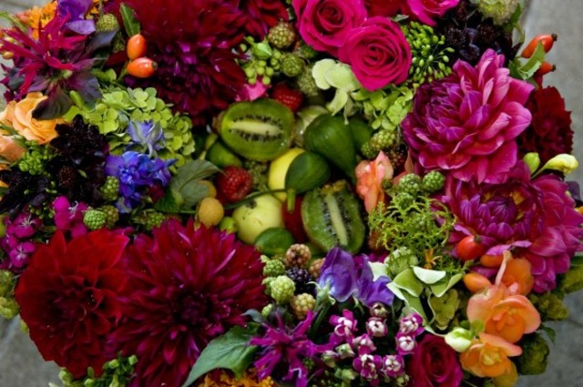 déco fleurs bouquet de fleurs pas cher original composition florale fruits légumes