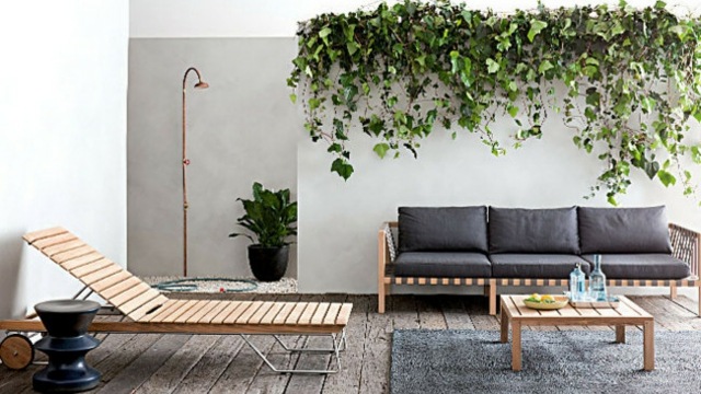 mobilier jardin bois chaise-longue canapé de jardin en bois coussins noirs table de jardin basse et design bois