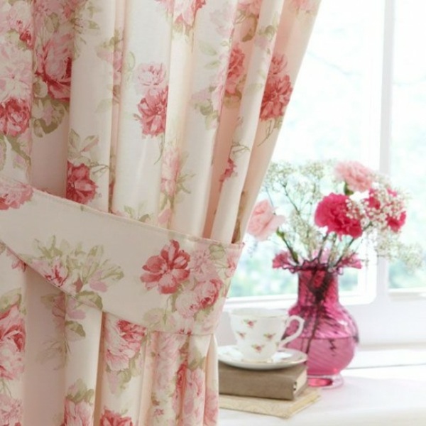 motifs floraux rideaux modernes