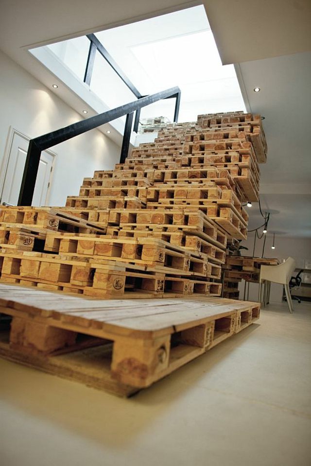 palette-en-bois-escalier-moderne