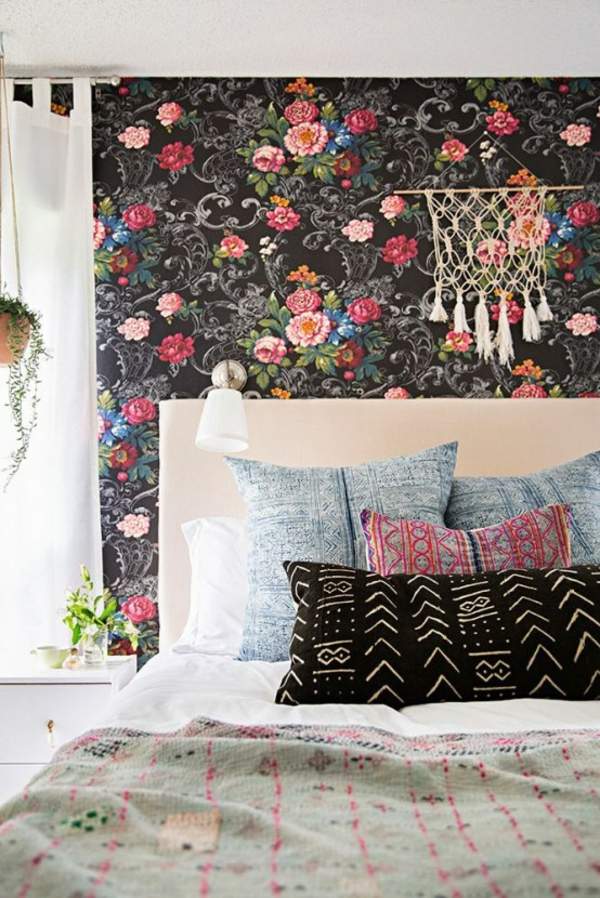papier peint motifs floraux chambre