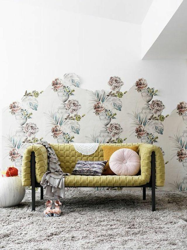 papier peint style rétro canapé de salon vintage coussins tapis de sol