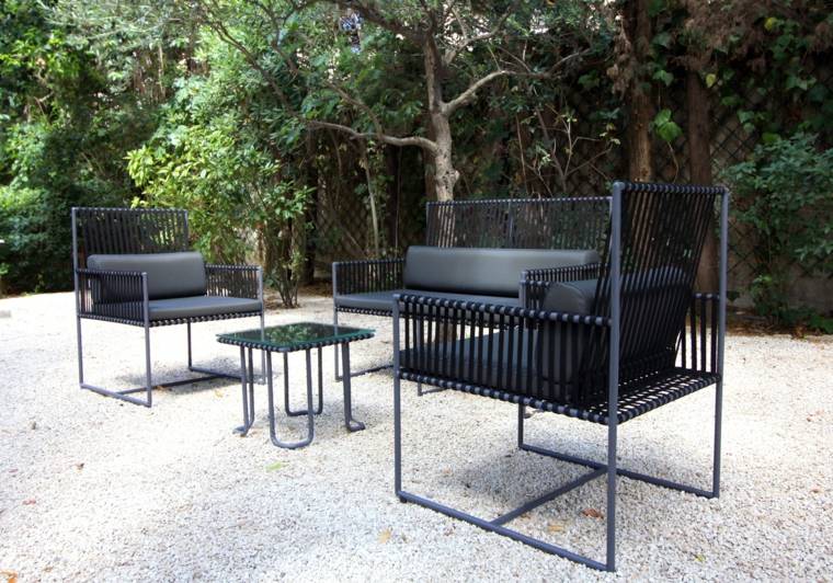 salon jardin noir Sunbrella table basse de jardin coussins aménagement extérieur Sérénité Luxe