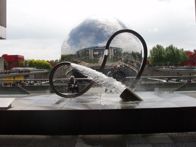 sublime fontaine au parc de la villette paris