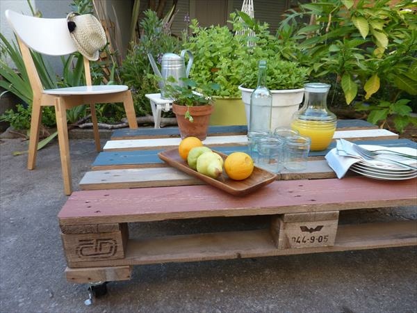 table de jardin basse palettes roulettes chaise de jardin design