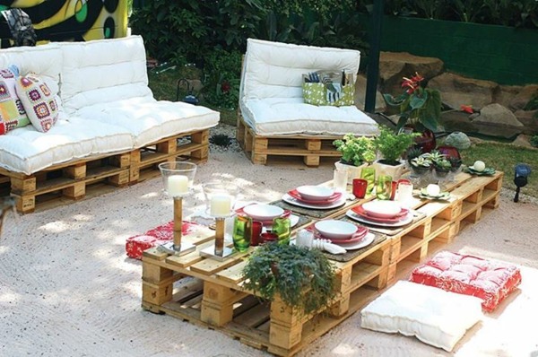 palettes recyclage idée design canapé de jardin bois pas cher table de jardin bois 