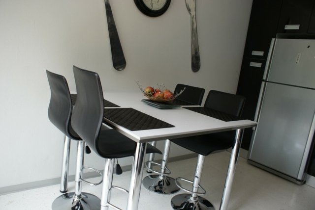 table salle à manger idée fauteuil en cuir noir