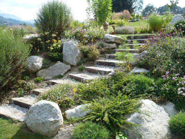 vue escalier pierre beau jardin