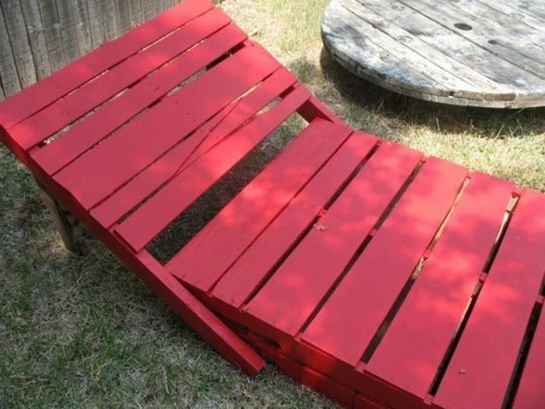 zoom chaise longue rouge DIY