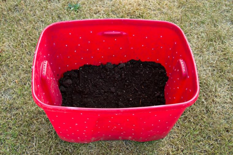 bac à compost plastique rouge terre 