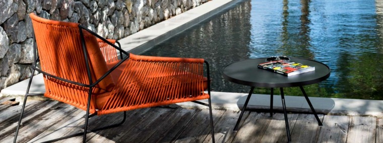 mobilier extérieur design fauteuil acier polyéthylène table de jardin basse noire