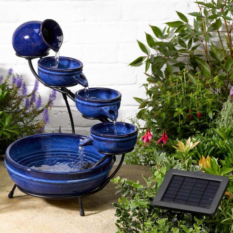 fontaine de jardin solaire bleue