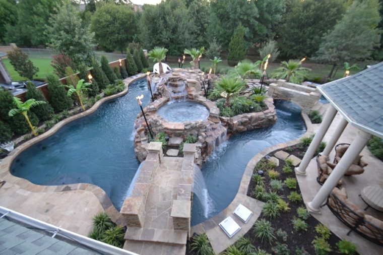 piscine luxueuse maison cher pierre fontaine chute d'eau décorative 