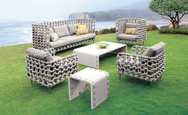 salon jardin gris blanc table moderne coussins fauteuil de jardin canapé de jardin moderne table blanche de jardinkenneth cobonpue