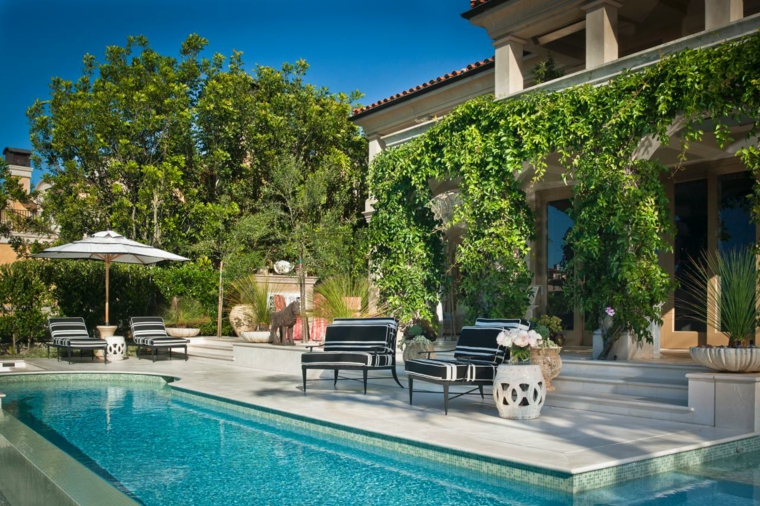 terrasse piscine chaise longue jardin avec piscine 