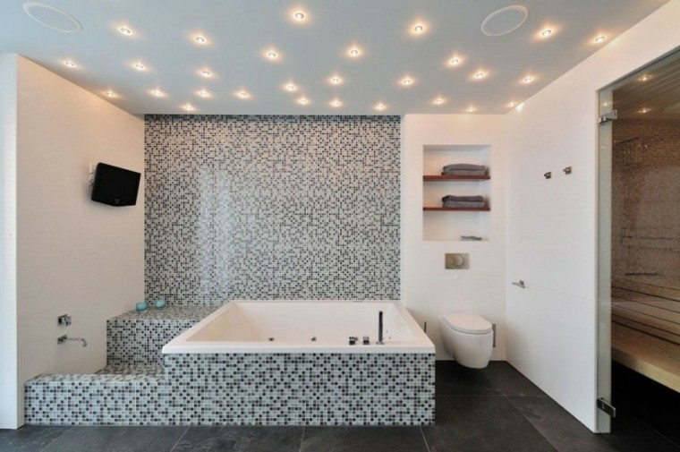 plafond salle de bain baignoire luminère 