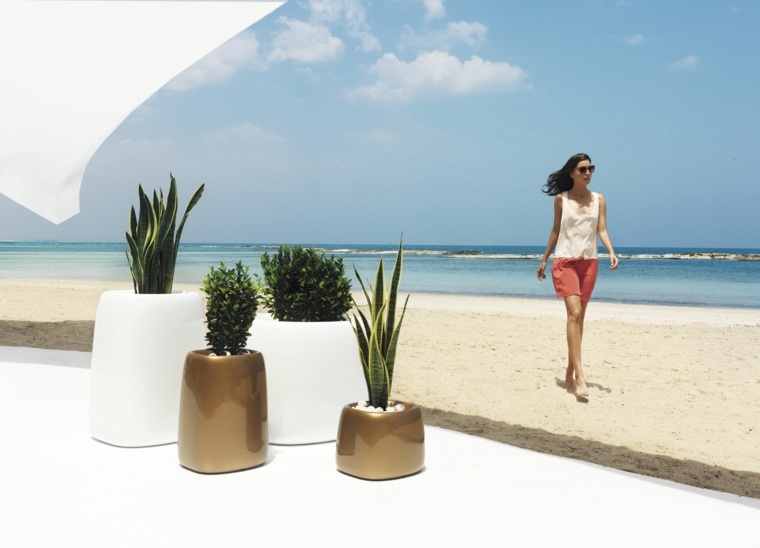 cache-pot blanc design résistant joli plage vondom design